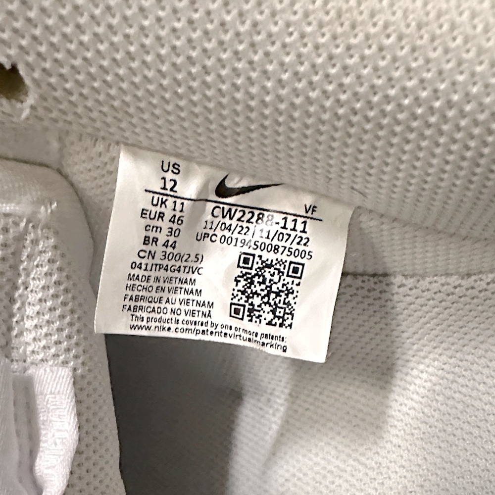 Nike AF1 White Low Classic Sneakers | 12M = 13.5W | Preowned Leather Air Forces - Picture 3 of 15